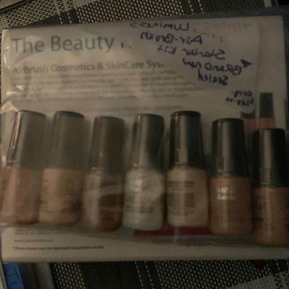 Luminess Air airbrush makeup system brand New Sealed Box plus starter set - Picture 2 of 4